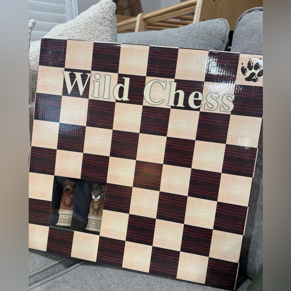 Wild Chess – “Wild Animals of America” 32-Piece‎ Hand-Painted Set (2004) – Resin